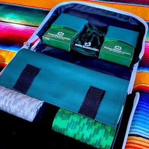 POKER SET: COLLECTOR SET MTV STYLE LOUNGE POKERROOM.COM! NEVER USED!!